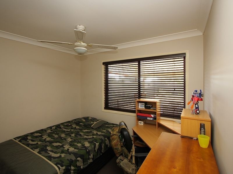 4 Hillview Drive, Hillcrest QLD 4118