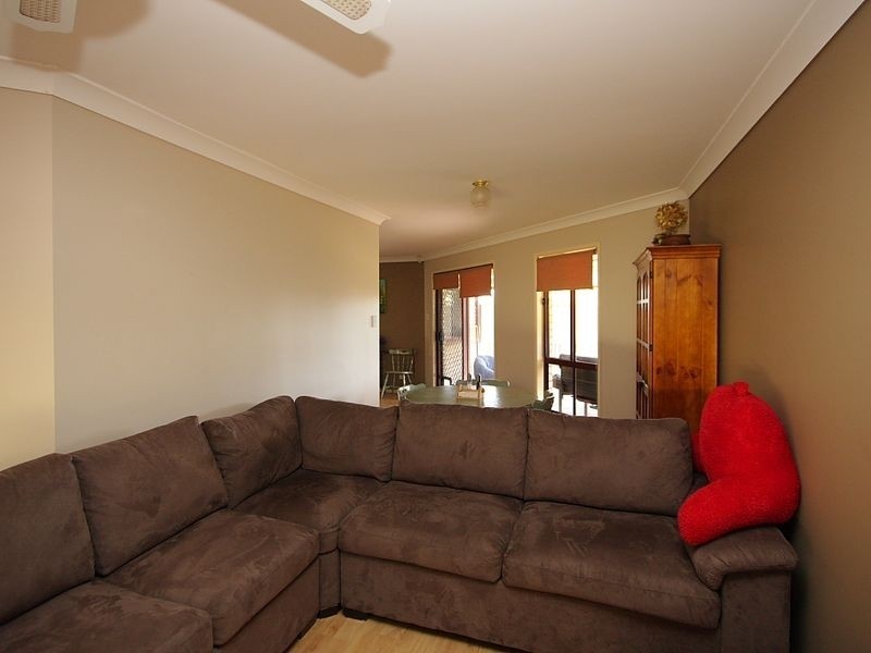 4 Hillview Drive, Hillcrest QLD 4118