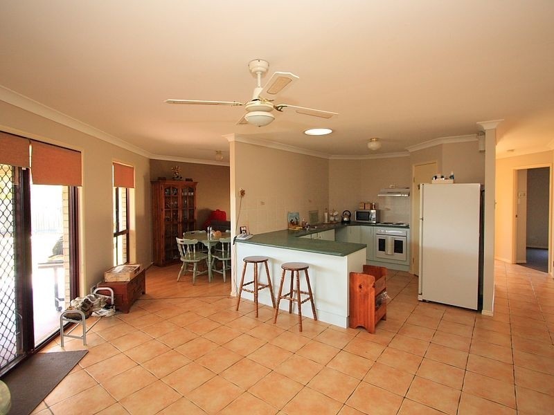 4 Hillview Drive, Hillcrest QLD 4118