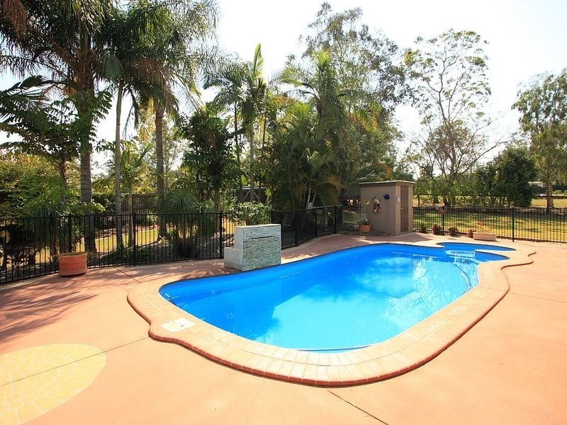 1 Saxby Court, Park Ridge South QLD 4125
