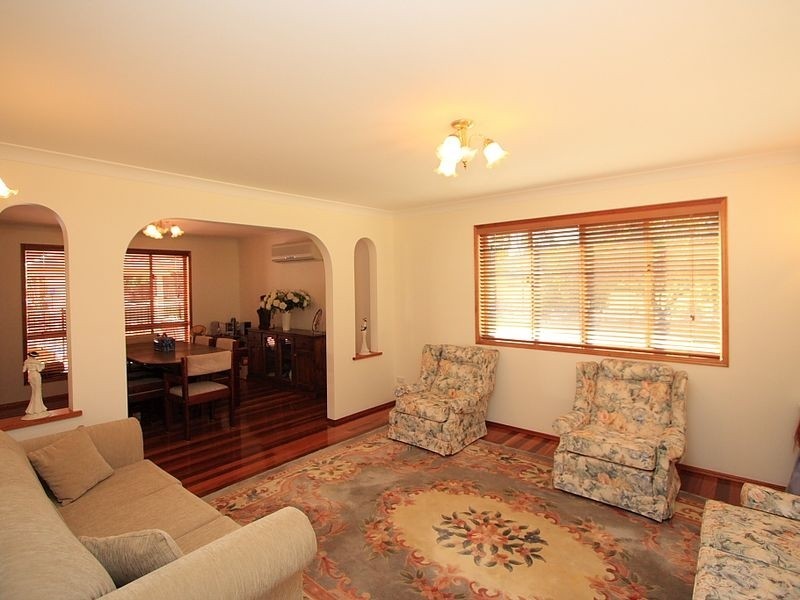 1 Saxby Court, Park Ridge South QLD 4125