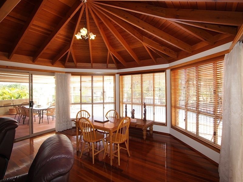 1 Saxby Court, Park Ridge South QLD 4125
