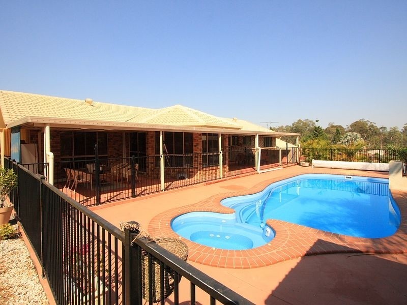 1 Saxby Court, Park Ridge South QLD 4125
