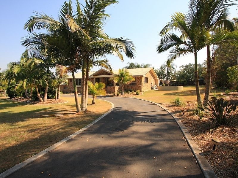 1 Saxby Court, Park Ridge South QLD 4125