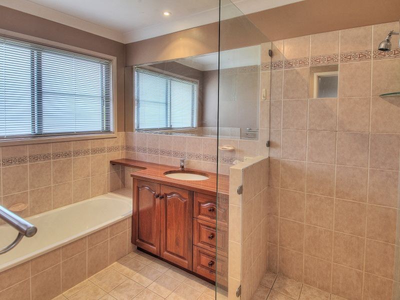 33 Dryade Street, Regents Park QLD 4118