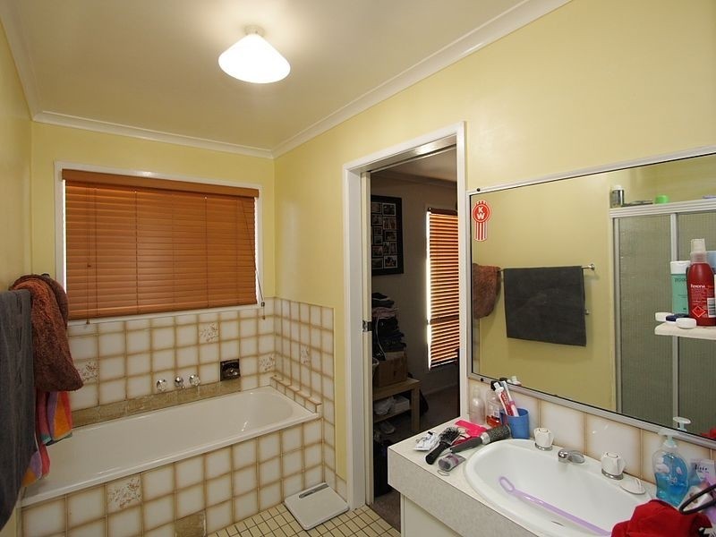 9 Dunblane Drive, Boronia Heights QLD 4124