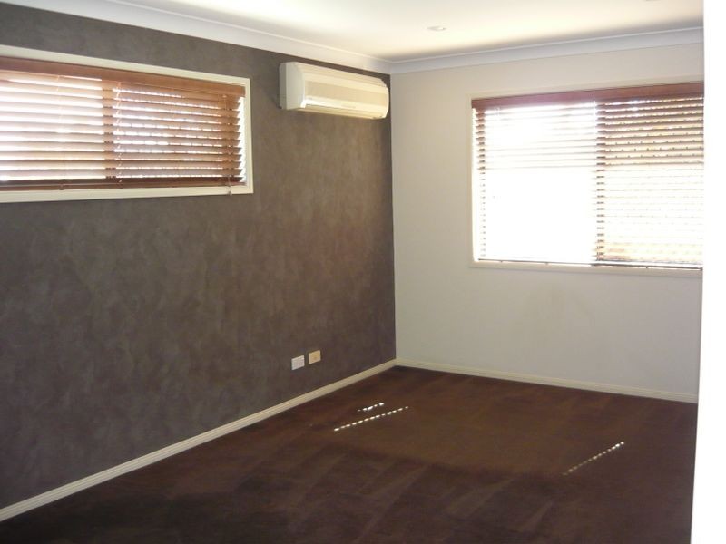 4 Benjamina Circuit, Regents Park QLD 4118