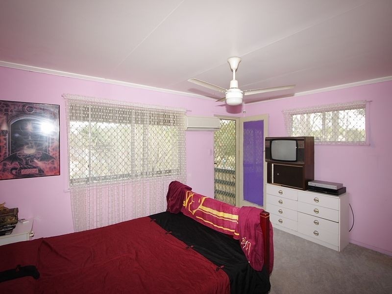 157 Peverell Street, Hillcrest QLD 4118