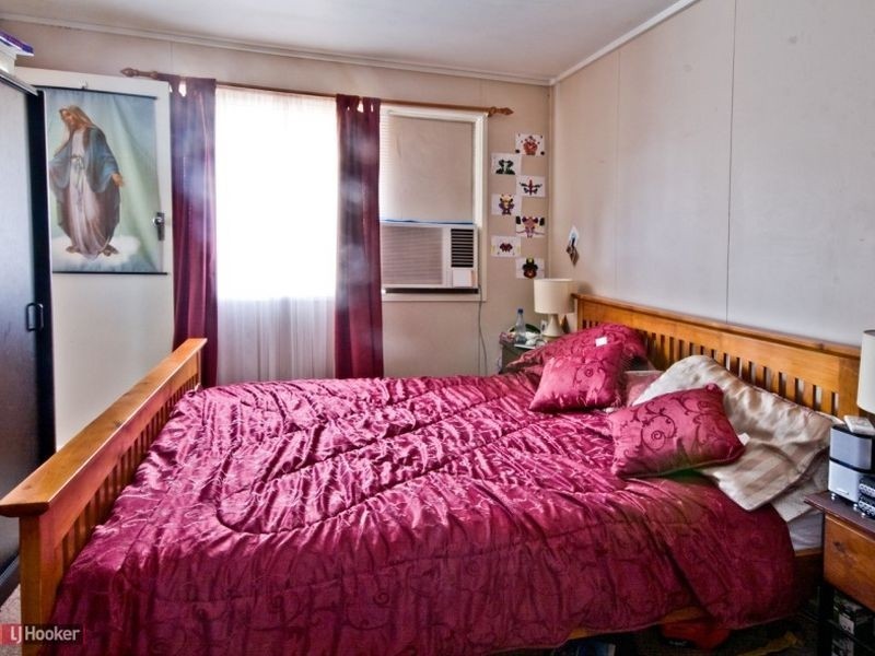 4 Southampton Road, Carole Park QLD 4300