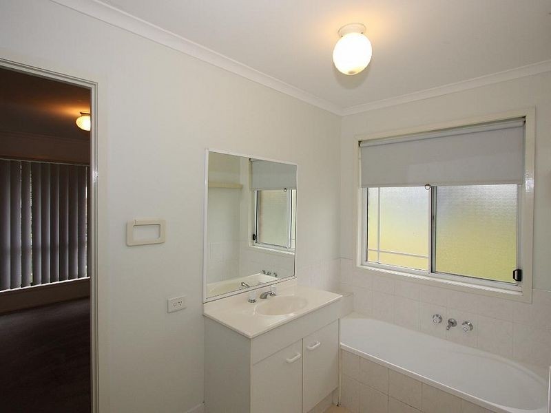 16 Belinda Court, Munruben QLD 4125