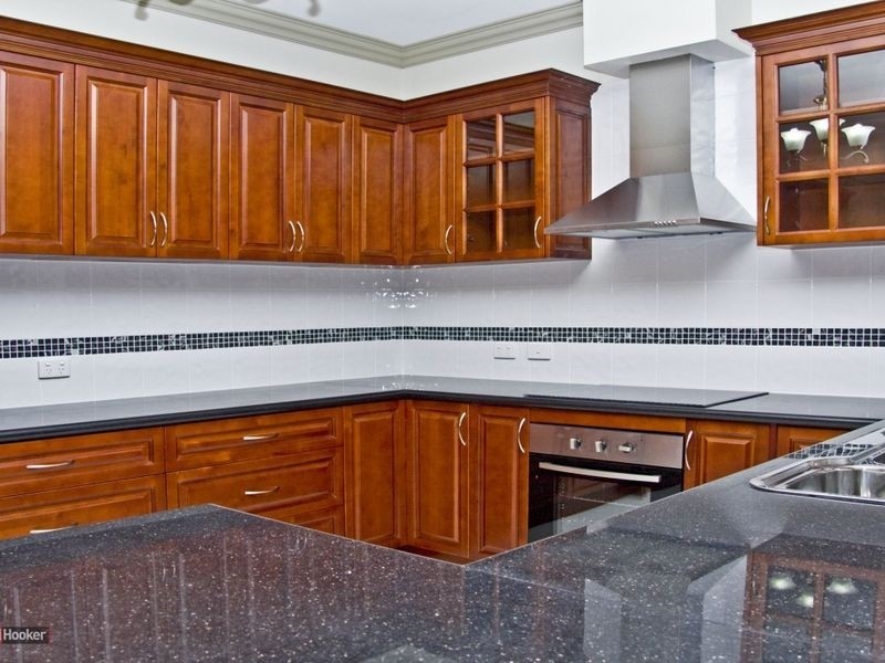 6 Primula Drive, Regents Park QLD 4118