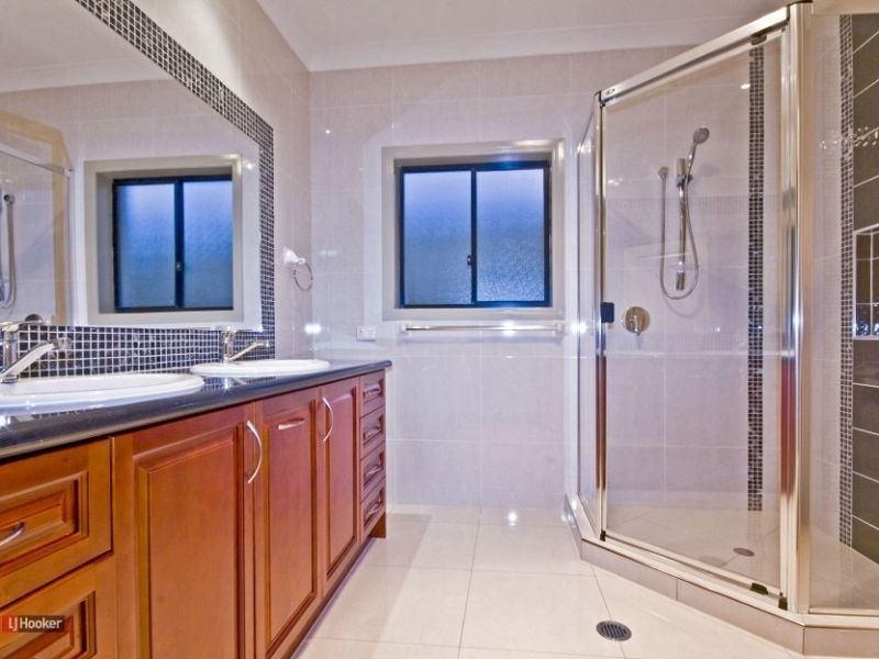 6 Primula Drive, Regents Park QLD 4118