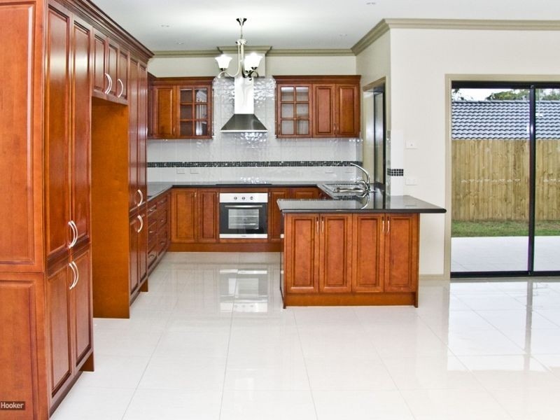 6 Primula Drive, Regents Park QLD 4118