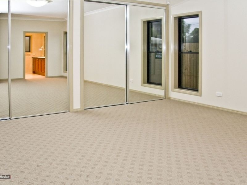 6 Primula Drive, Regents Park QLD 4118