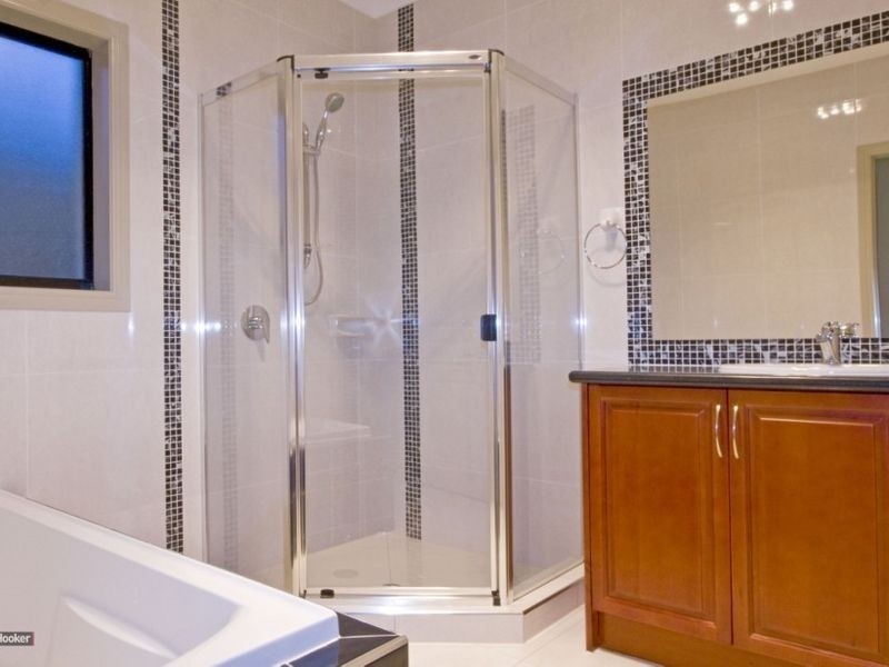 6 Primula Drive, Regents Park QLD 4118