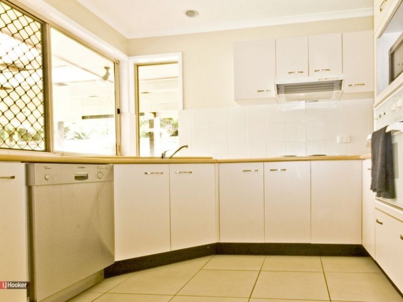 85 Bottlebrush Drive, Regents Park QLD 4118