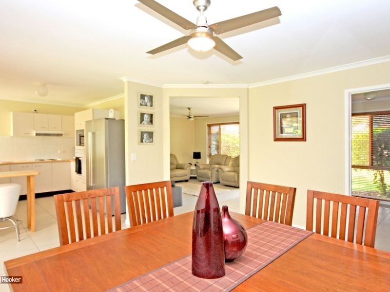 85 Bottlebrush Drive, Regents Park QLD 4118