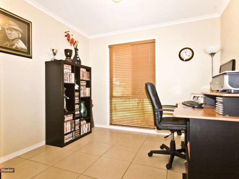 85 Bottlebrush Drive, Regents Park QLD 4118