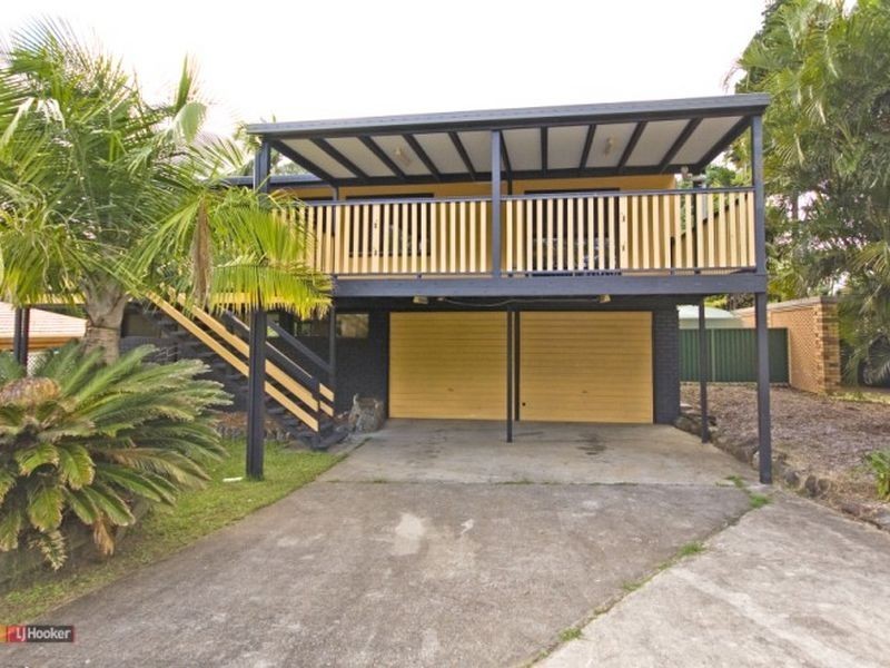 9 Pine Street, Hillcrest QLD 4118