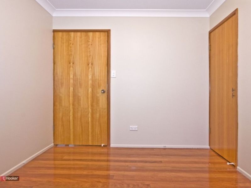 9 Pine Street, Hillcrest QLD 4118