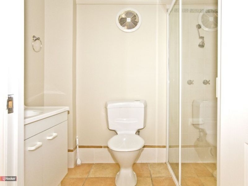 9 Pine Street, Hillcrest QLD 4118