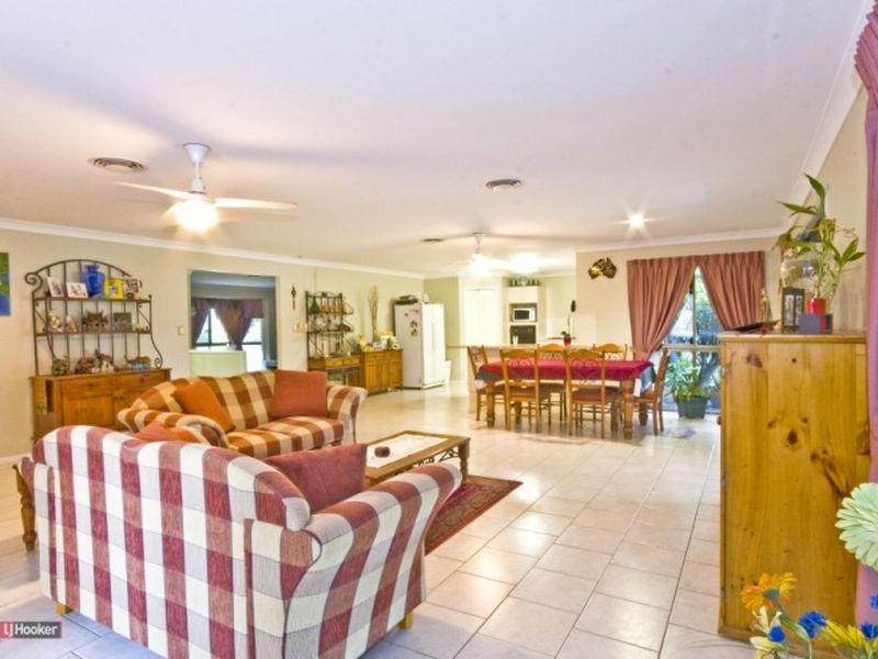 26 Andall Road, Park Ridge South QLD 4125