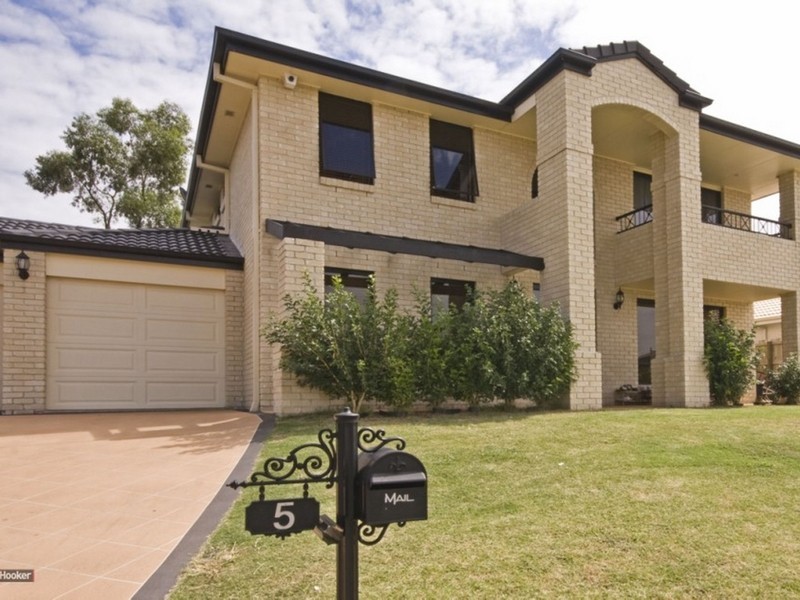 5 Resi Drive, Regents Park QLD 4118