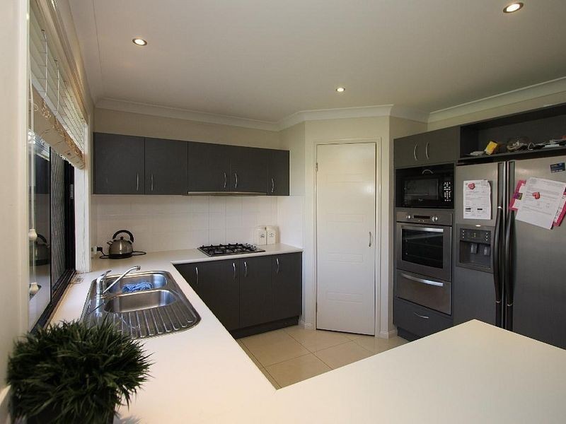 5 Resi Drive, Regents Park QLD 4118