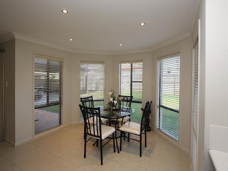 5 Resi Drive, Regents Park QLD 4118