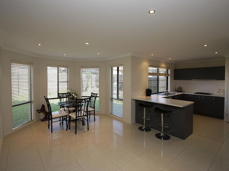 5 Resi Drive, Regents Park QLD 4118