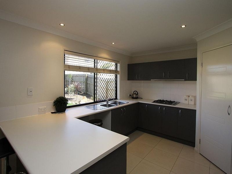 5 Resi Drive, Regents Park QLD 4118