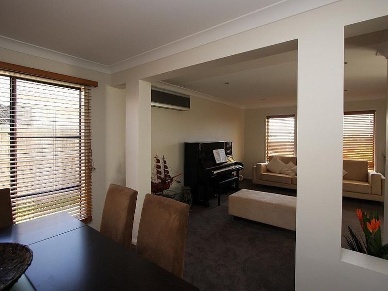 5 Resi Drive, Regents Park QLD 4118