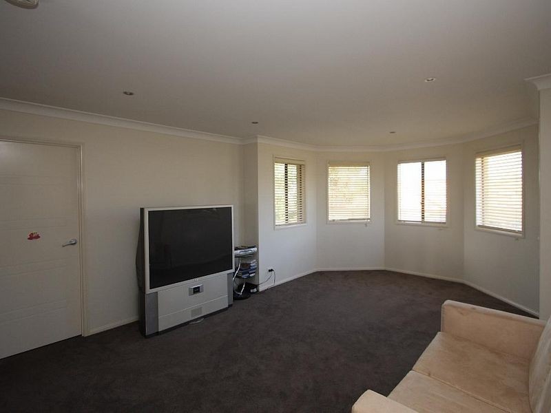 5 Resi Drive, Regents Park QLD 4118