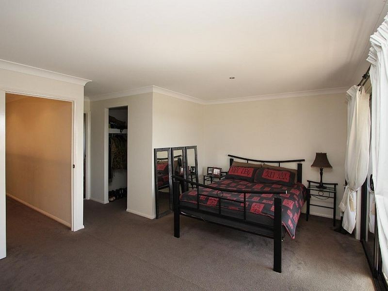 5 Resi Drive, Regents Park QLD 4118