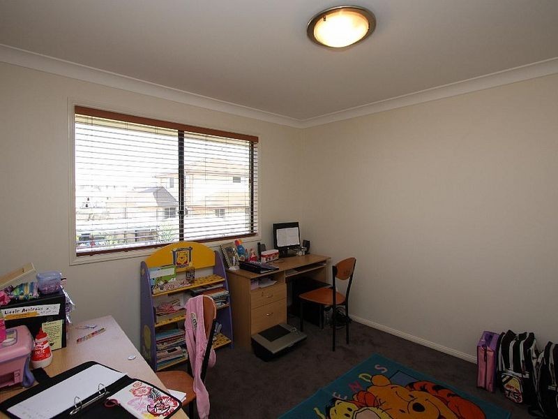 5 Resi Drive, Regents Park QLD 4118