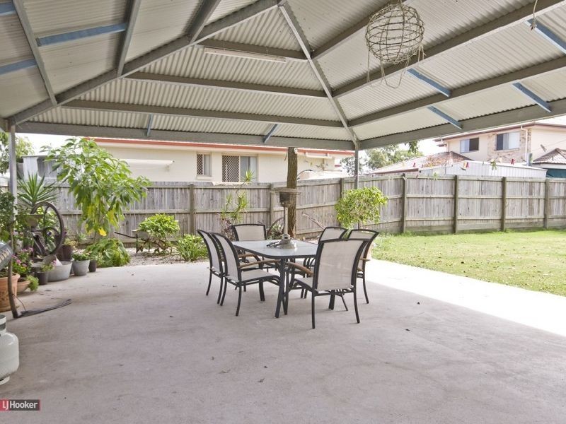 5 Resi Drive, Regents Park QLD 4118