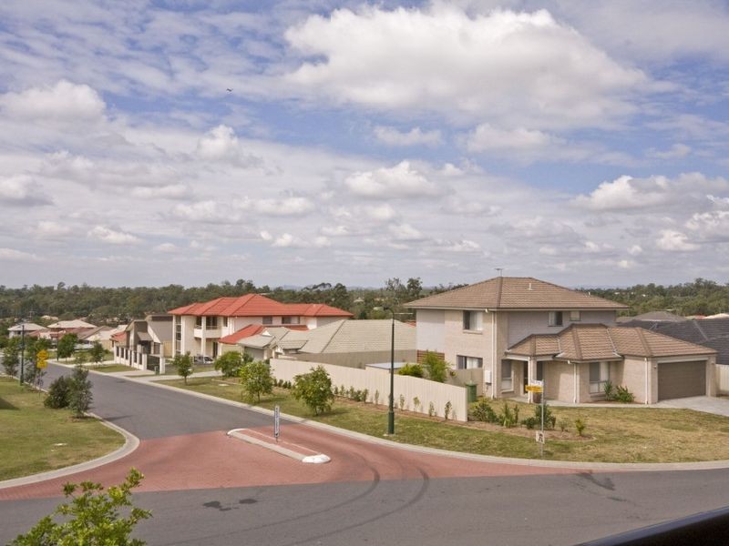 5 Resi Drive, Regents Park QLD 4118