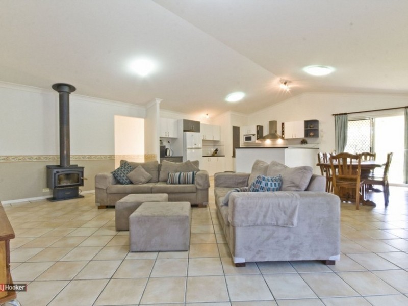 134 Horseshoe Crescent, New Beith QLD 4124