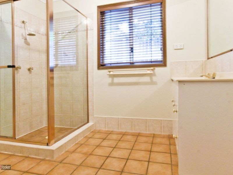 10 Jewel Court, Regents Park QLD 4118