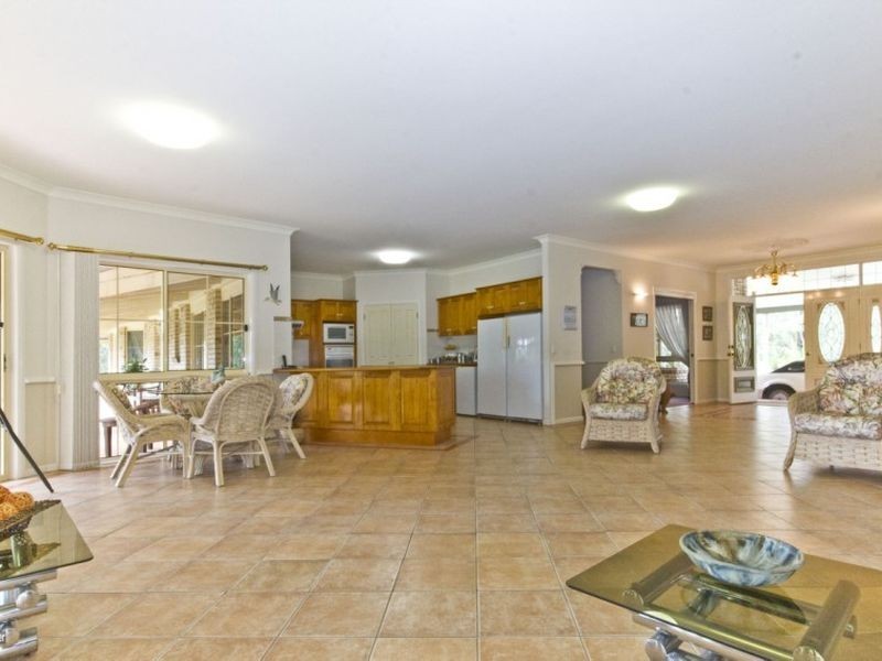 305 Forestdale Drive, Forestdale QLD 4118