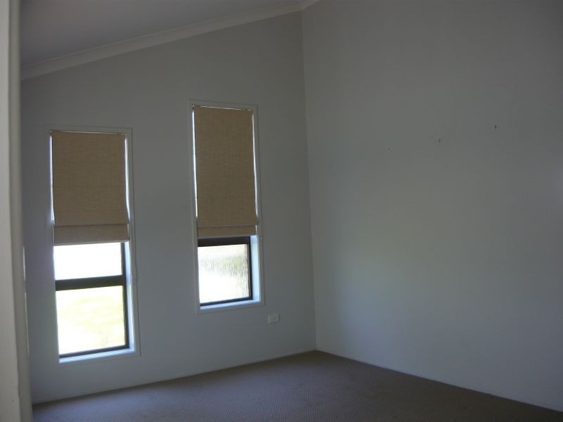 25 Newburn Street, Hillcrest QLD 4118