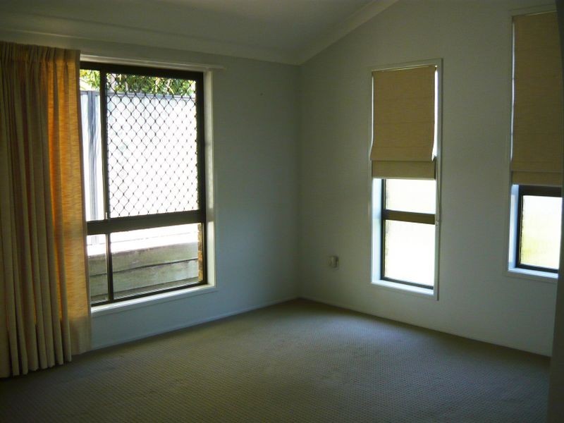 25 Newburn Street, Hillcrest QLD 4118