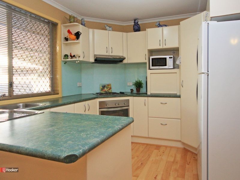 27 Bushland Drive, Regents Park QLD 4118