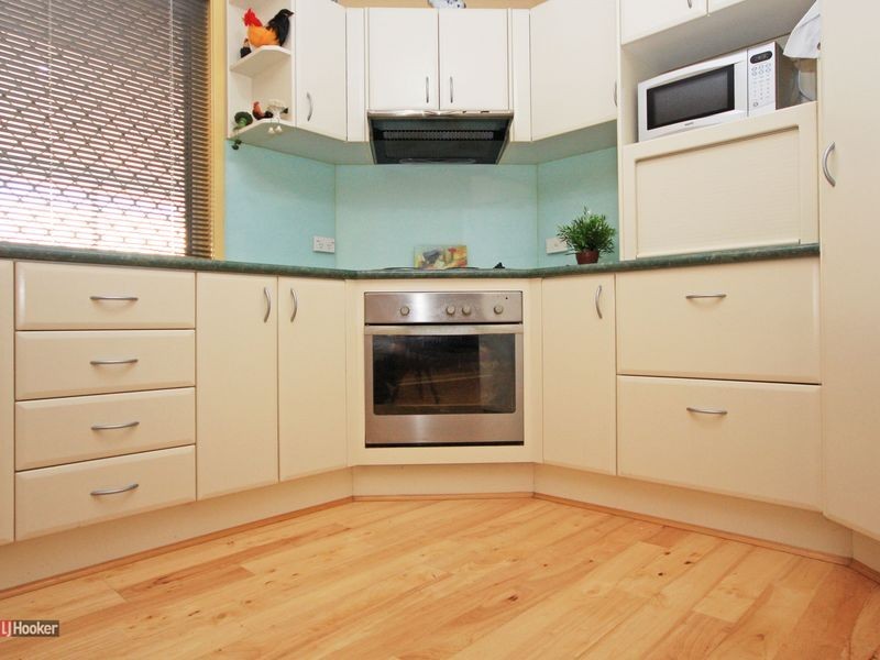 27 Bushland Drive, Regents Park QLD 4118