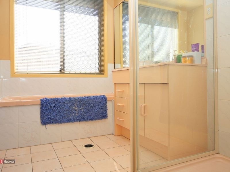 27 Bushland Drive, Regents Park QLD 4118