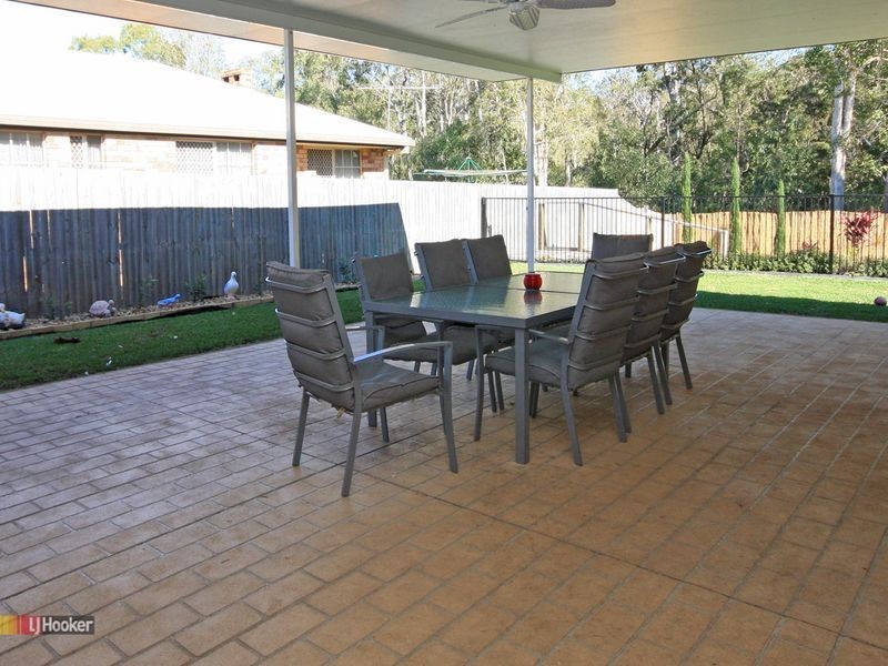 27 Bushland Drive, Regents Park QLD 4118