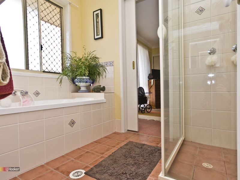 4 Cinear Court, Regents Park QLD 4118