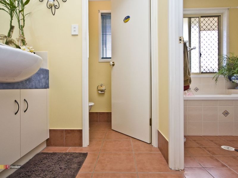 4 Cinear Court, Regents Park QLD 4118