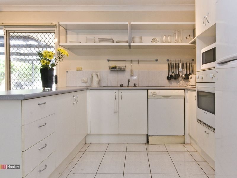 6 Paroo Close, Hillcrest QLD 4118