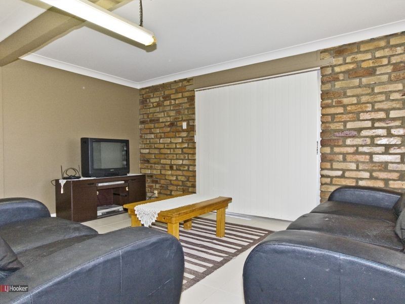 23 Dryade Street, Regents Park QLD 4118